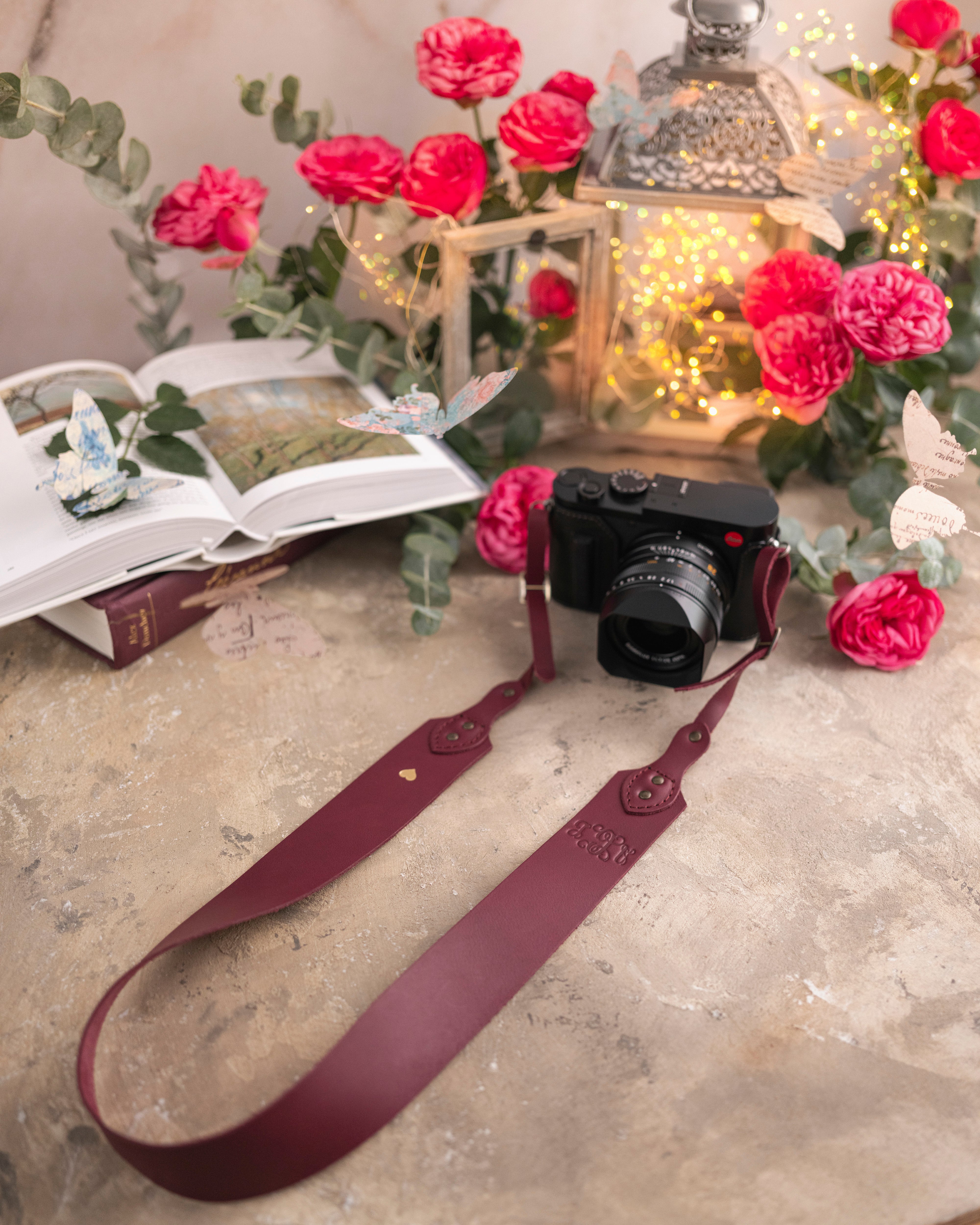 Sangria leather camera strap