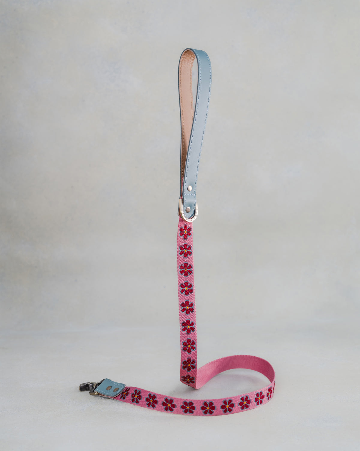 Matching Rose Garden leash with leather trim and a metal clip