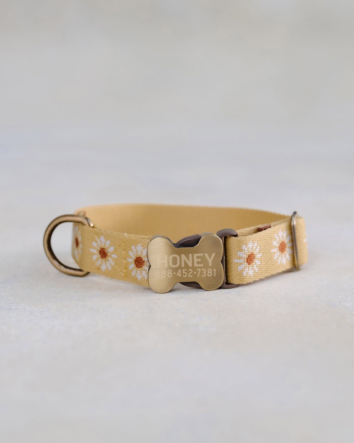 Webbing dog collar yellow daisy