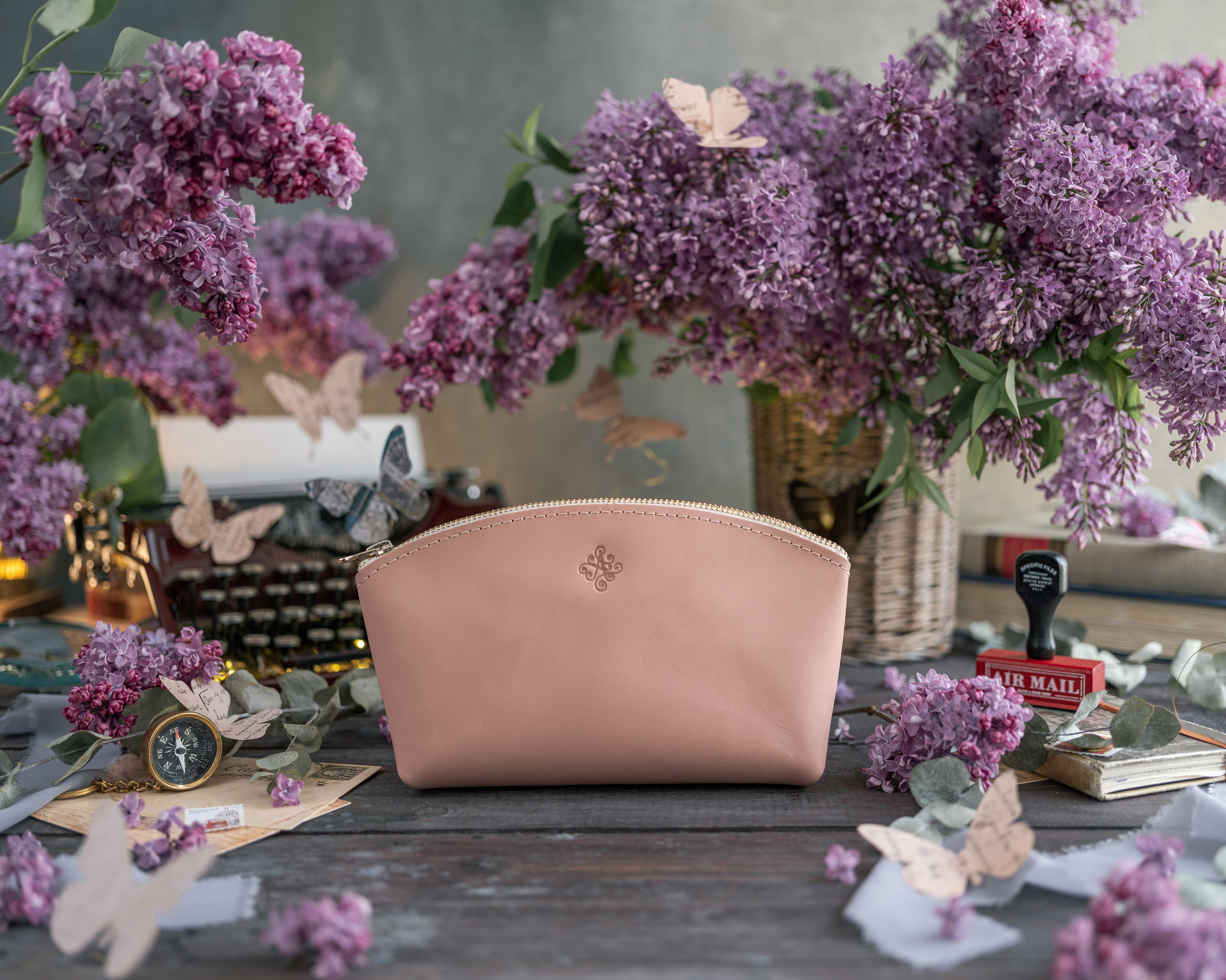 Makeup Bag In Blush Leather