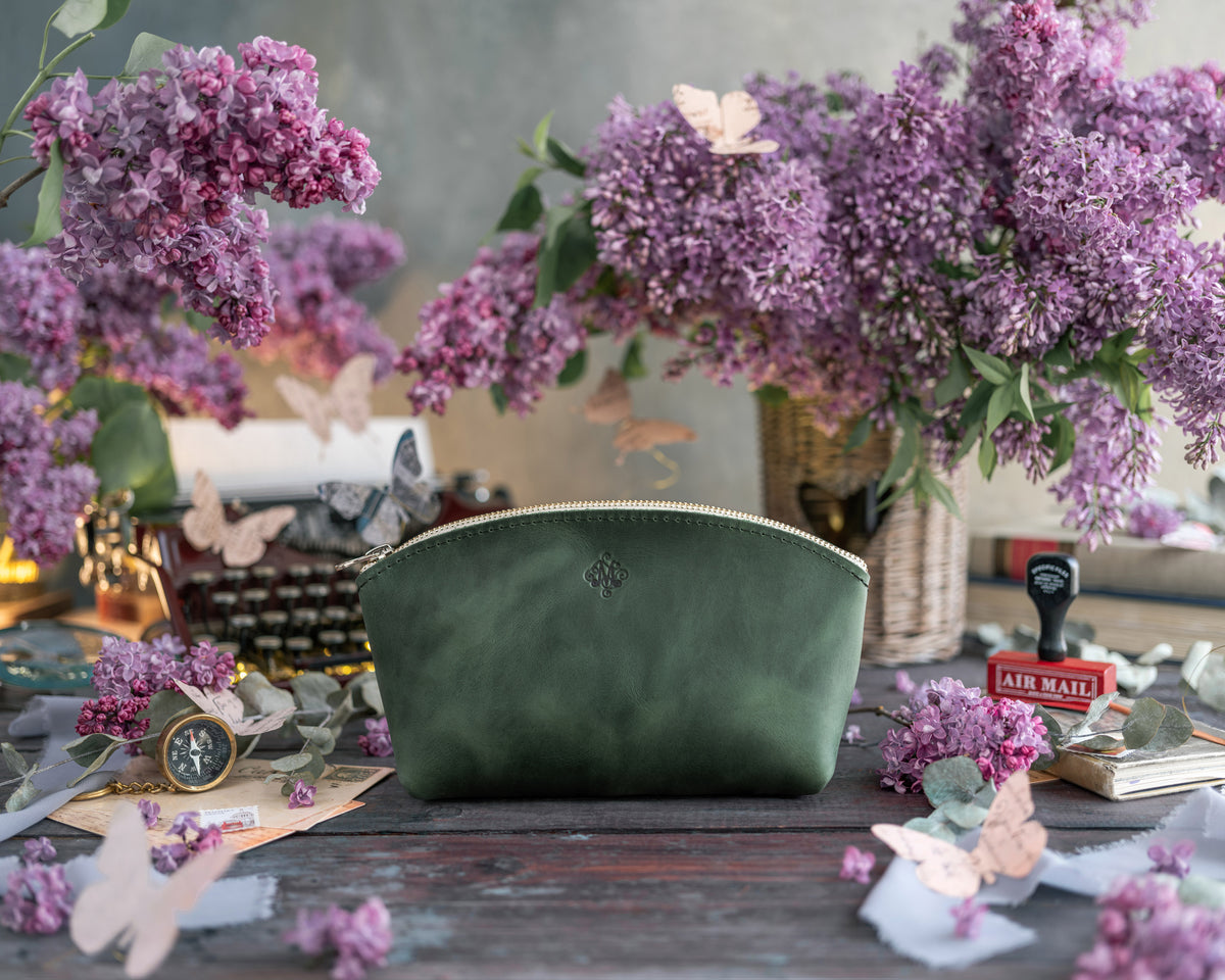 Makeup Bag In Forest Green Leather