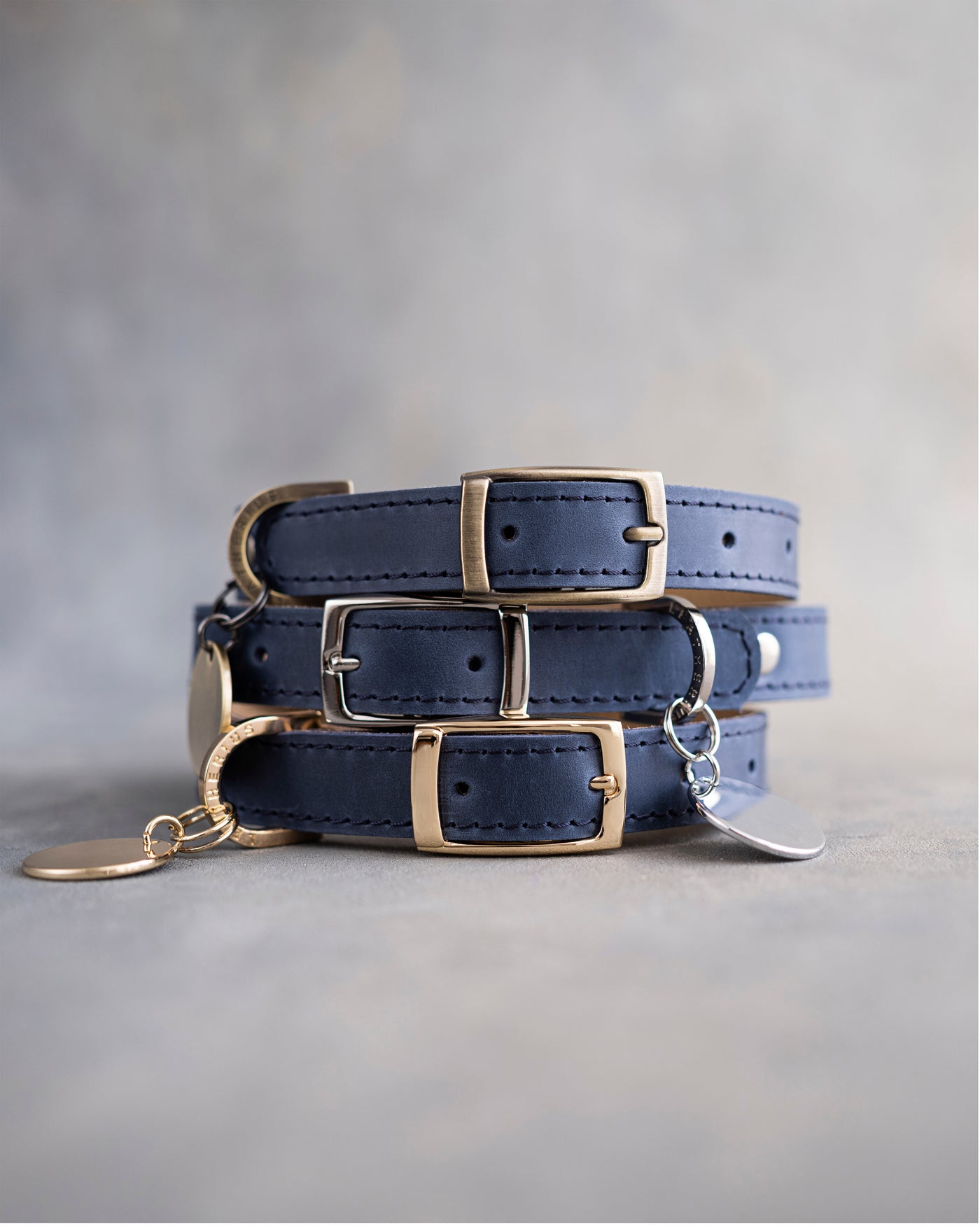 Dog Collar in Blueberry leather with classy pin buckle