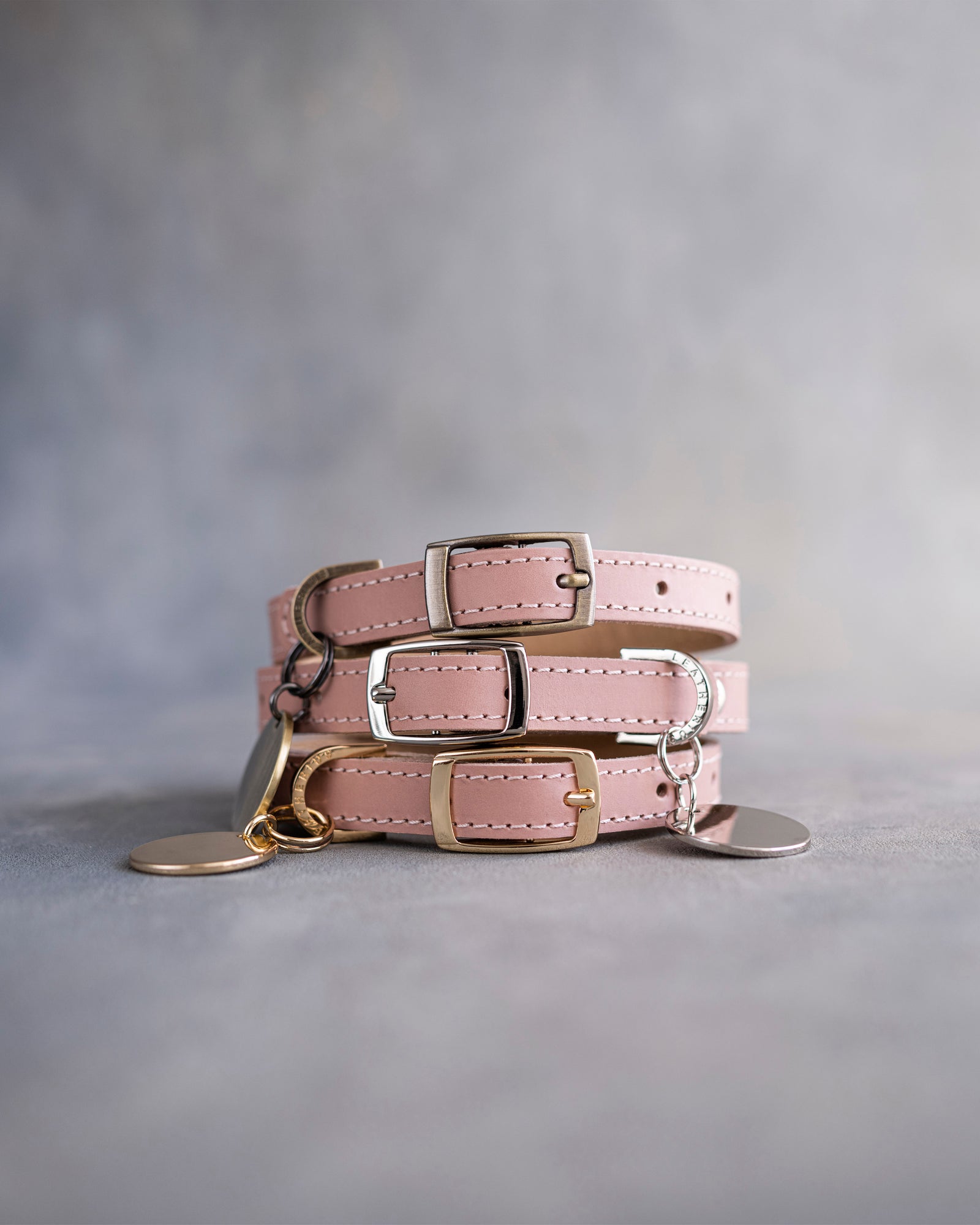 Dog Collar in Blush leather with classy pin buckle