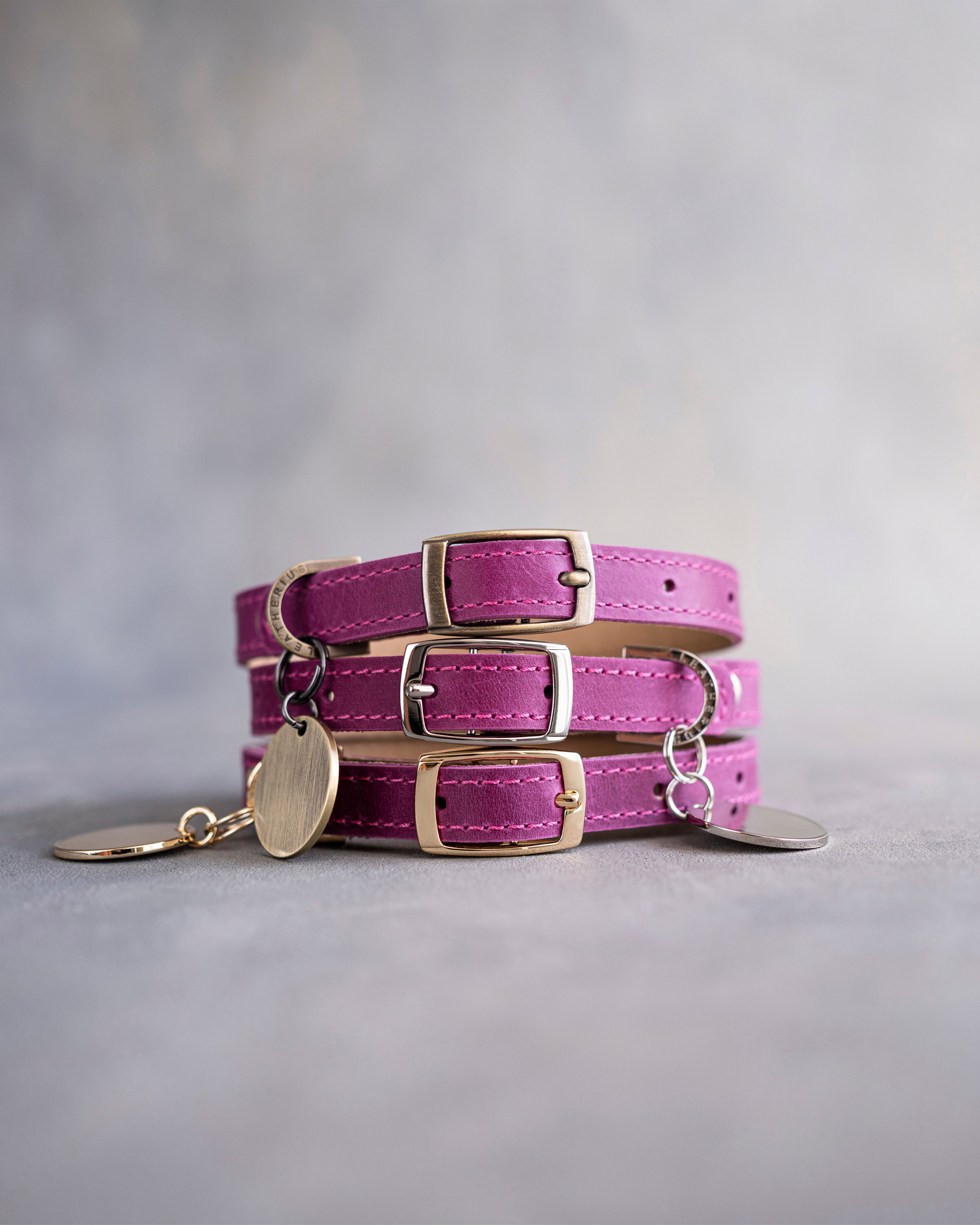 Dog Collar in Fuchsia leather with classy pin buckle