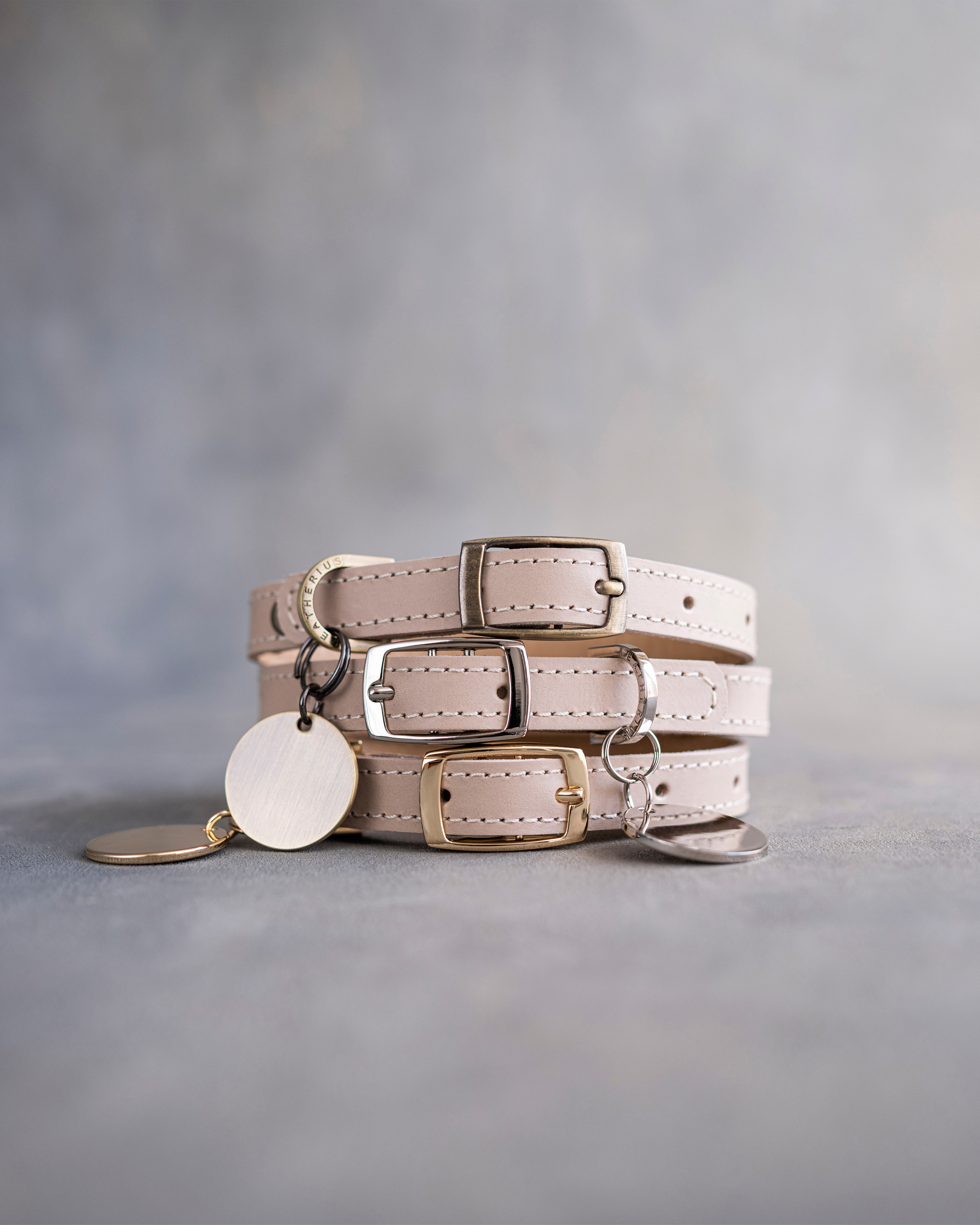 Dog Collar in Gray Sand leather with classy pin buckle